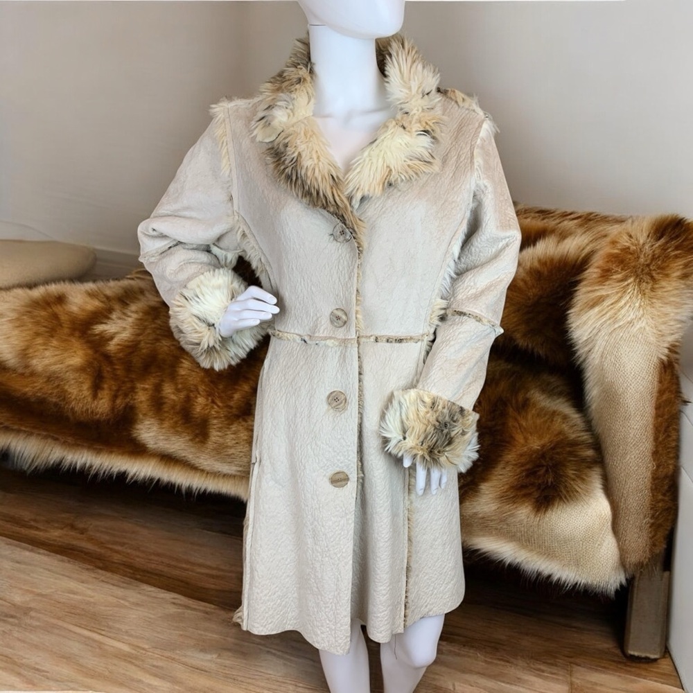 True Grit Women's Faux Fur Trimmed Coat - Picture 3 of 10